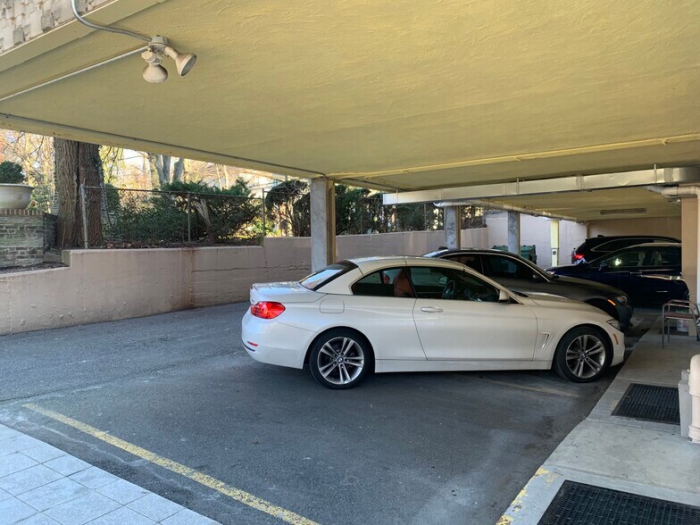 More Photos Of 350 Northern Blvd, Great Neck Office For Lease