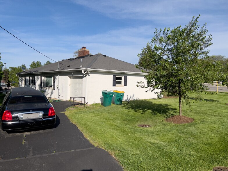 More Photos Of 704 E 9th St, Lockport Medical For Sale