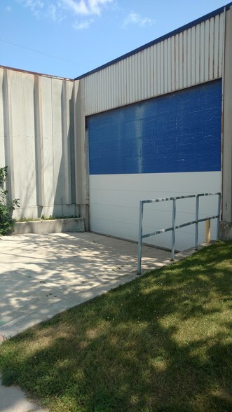 More Photos Of 2715 N 15th St, Sheboygan Showroom For Sale