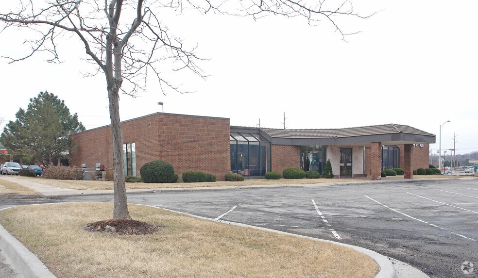 More Photos Of 9029 Metcalf Ave, Overland Park Freestanding For Sale