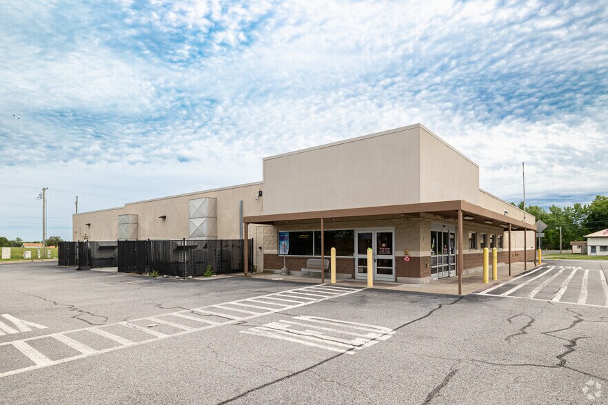 More Photos Of 800 S 1st Ave, Gravette Freestanding For Lease