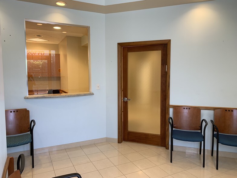More Photos Of 20770-20776 W Dixie Hwy, Miami Medical For Sale