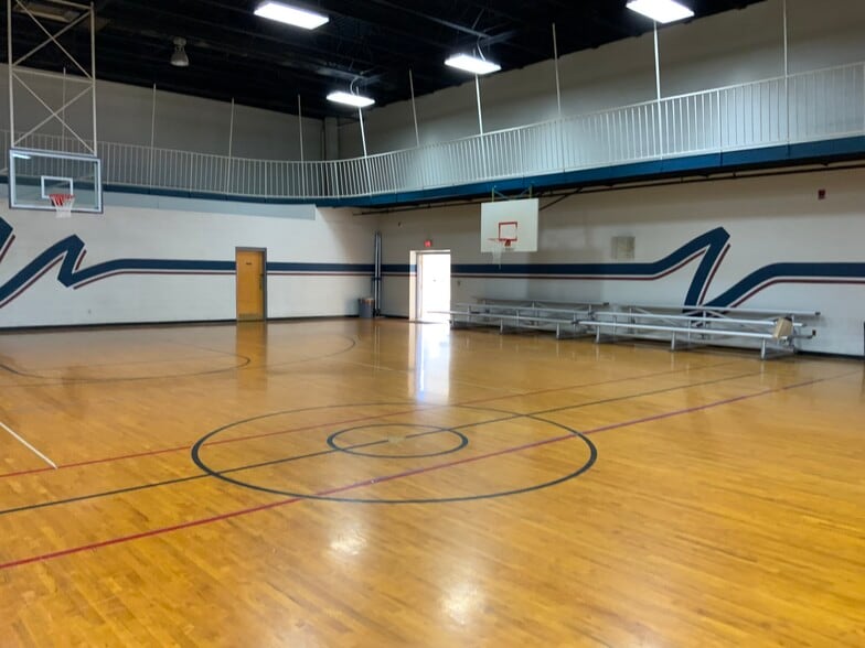 More Photos Of 401 W Poplar St, Elizabethtown Religious Facility For Sale