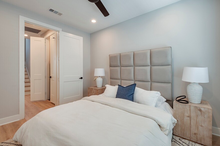 More Photos Of 1423 N Carroll Ave, Dallas Apartments For Sale