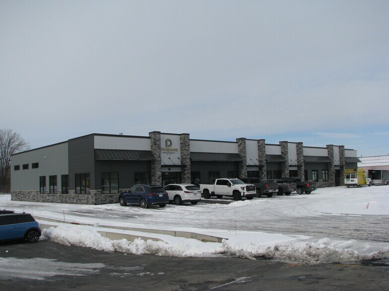 More Photos Of 1111 N Military Ave, Green Bay General Retail For Lease