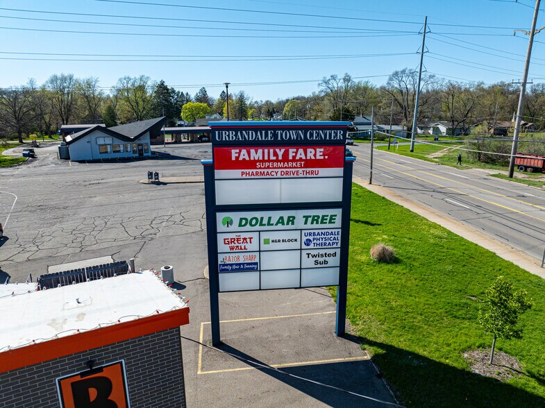More Photos Of 1525 W Michigan Ave, Battle Creek Storefront For Sale