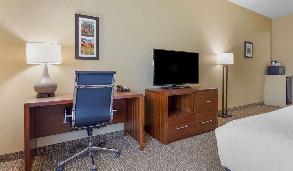 More Photos Of 320 Highway 146 N, Texas City Hotel For Sale