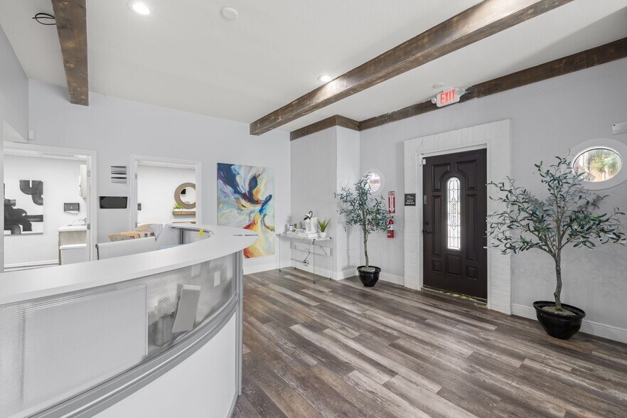 More Photos Of 815 S Howard Ave, Tampa Medical For Sale