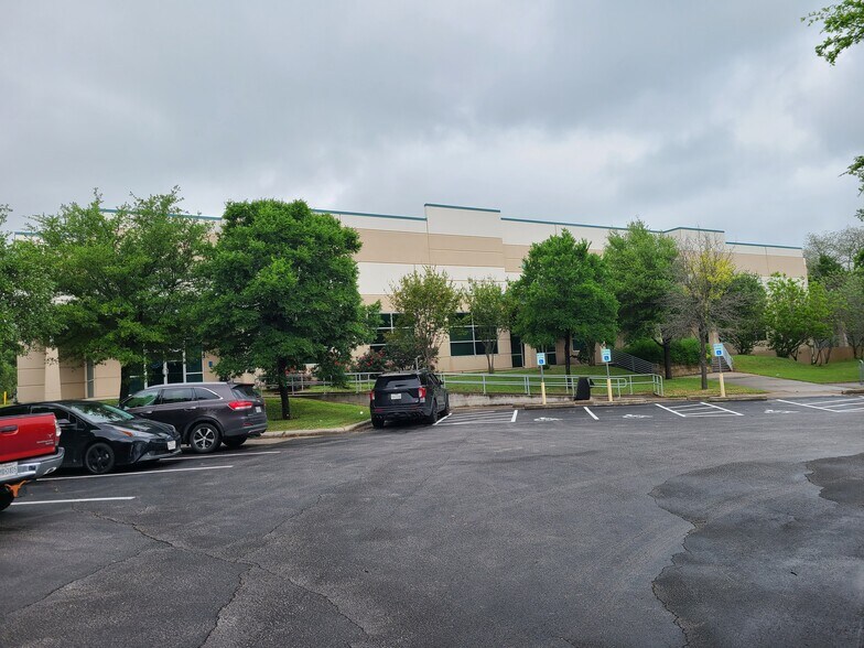 More Photos Of 9007 Tuscany Way, Austin Warehouse For Lease
