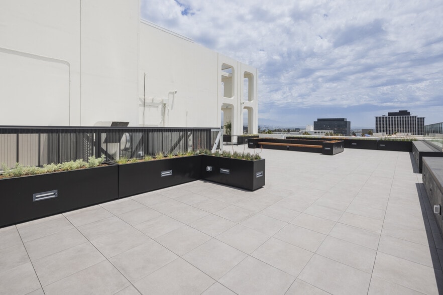 More Photos Of 9300 Wilshire Blvd, Beverly Hills Office For Lease