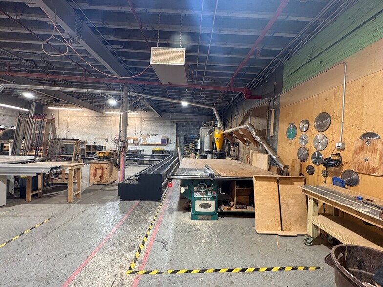 More Photos Of 18 Bay St, Brooklyn Light Manufacturing For Lease