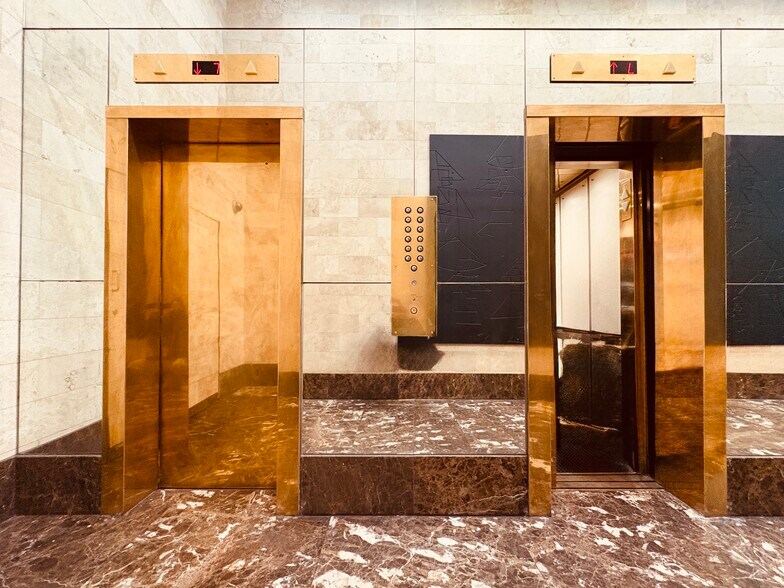 More Photos Of 252 W 38th St, New York Office For Lease