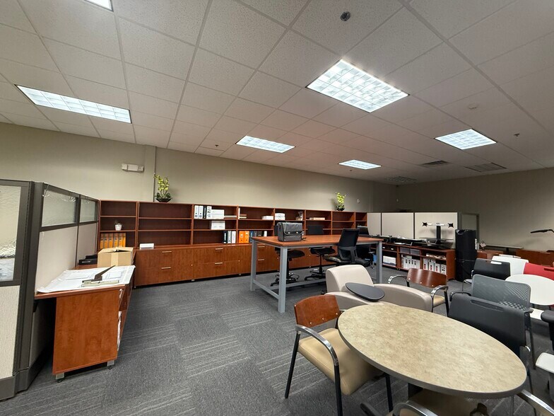 More Photos Of 11 Penns Trl, Newtown Light Distribution For Lease