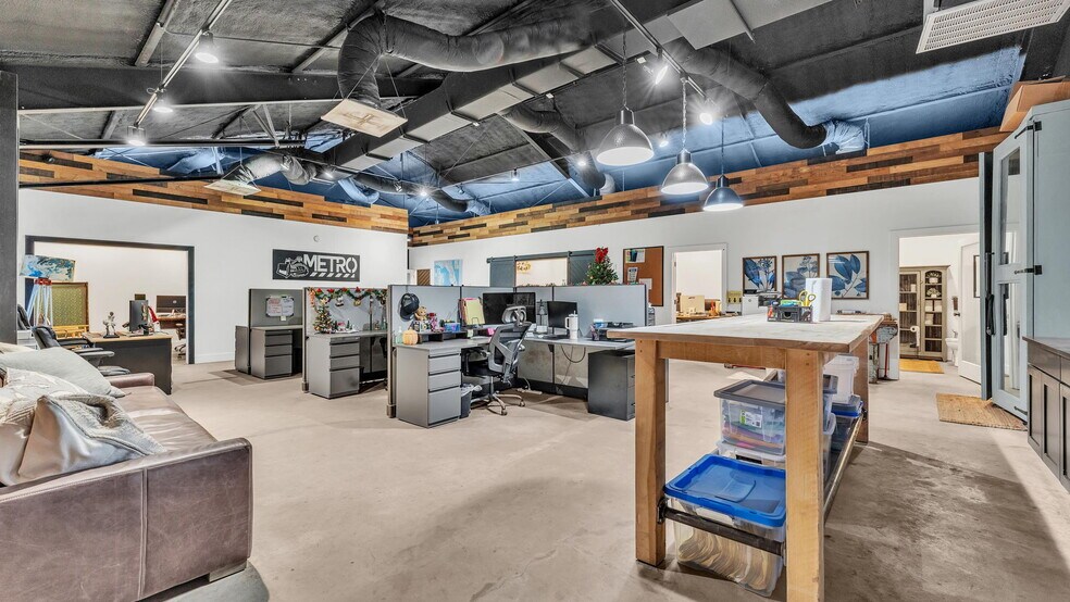 More Photos Of 705 Jerry Smith Rd, Dover Light Manufacturing For Sale