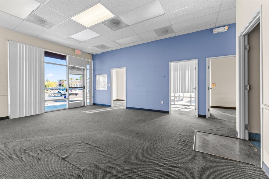 More Photos Of 39176-39532 10th St W, Palmdale Unknown For Lease