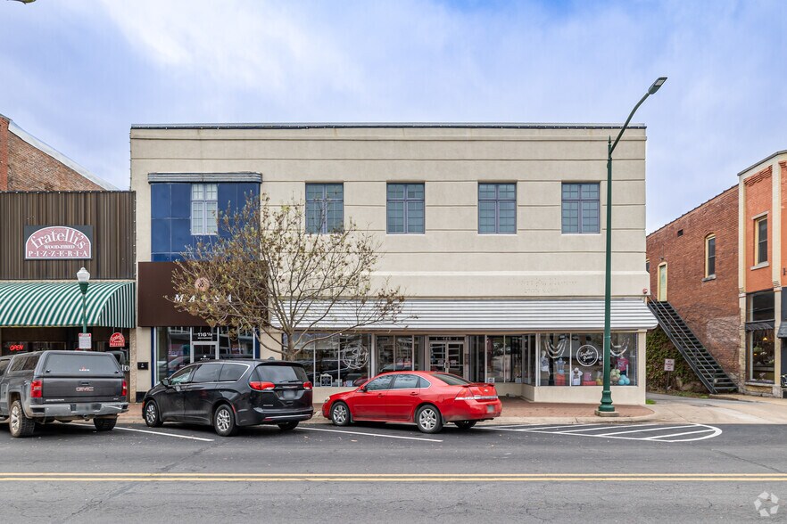 More Photos Of 116 S Broadway St, Siloam Springs Storefront Retail Residential For Lease