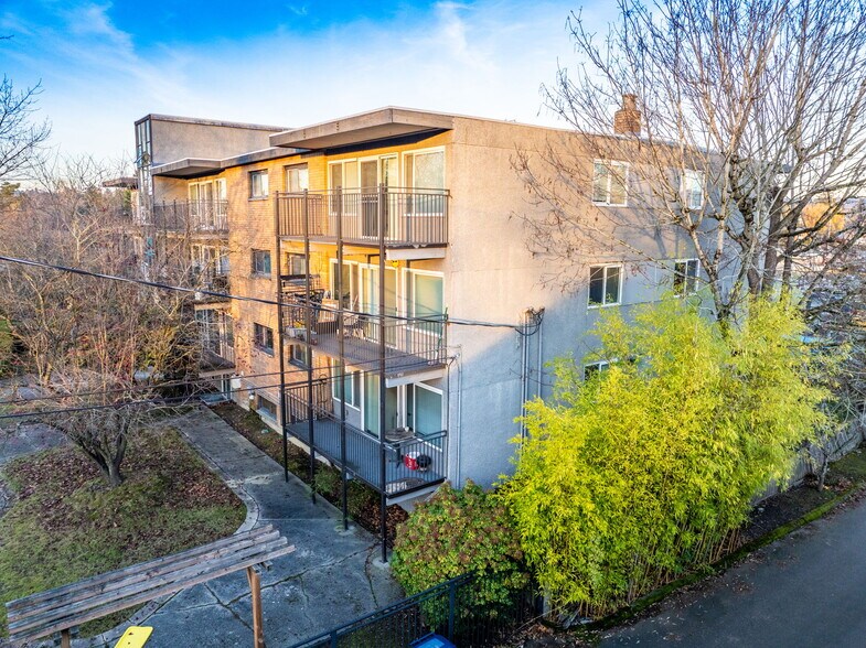 More Photos Of 8630 Rainier Ave S, Seattle Multifamily For Sale