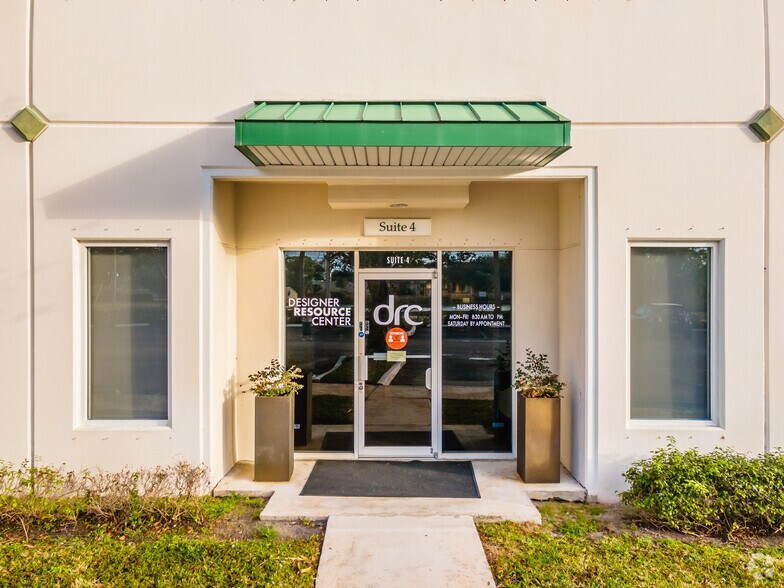 More Photos Of 1141 S Rogers Cir, Boca Raton Distribution For Lease