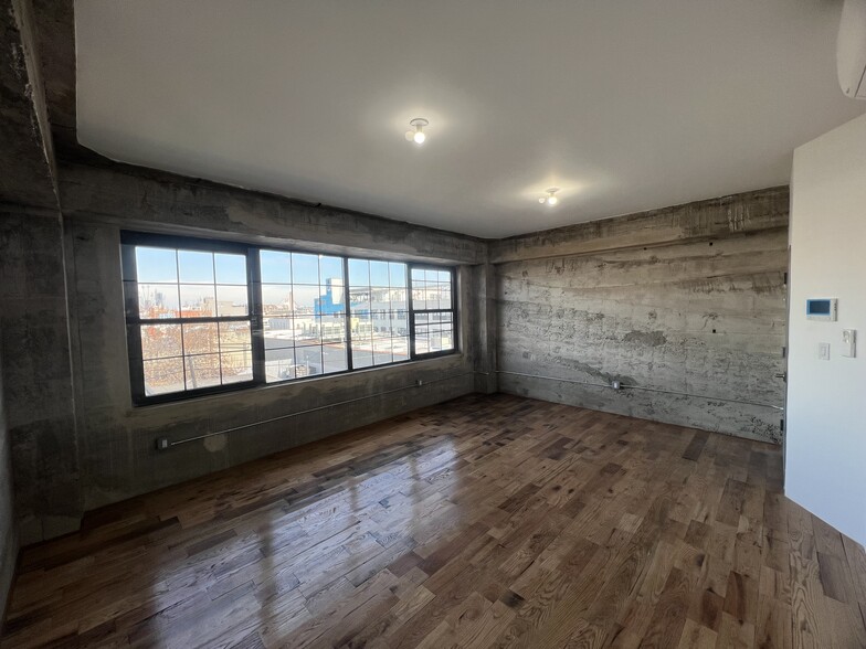 More Photos Of 310 Meserole St, Brooklyn Flex For Lease