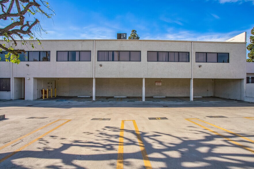 More Photos Of 17037 Chatsworth St, Granada Hills Office For Sale