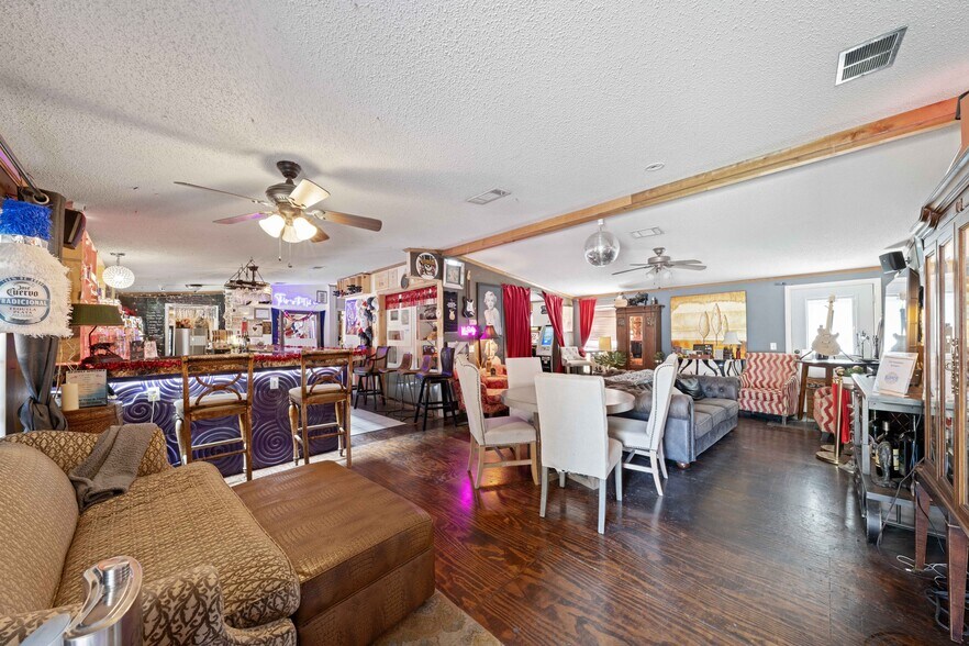 More Photos Of 33855 Blanco Rd, Bulverde Bar For Sale