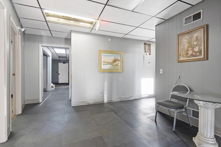 More Photos Of 223 Fearing Blvd, Toledo Freestanding For Lease