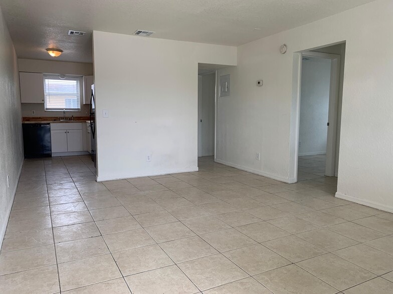 More Photos Of 1634 W 26th Ct, Riviera Beach Apartments For Sale
