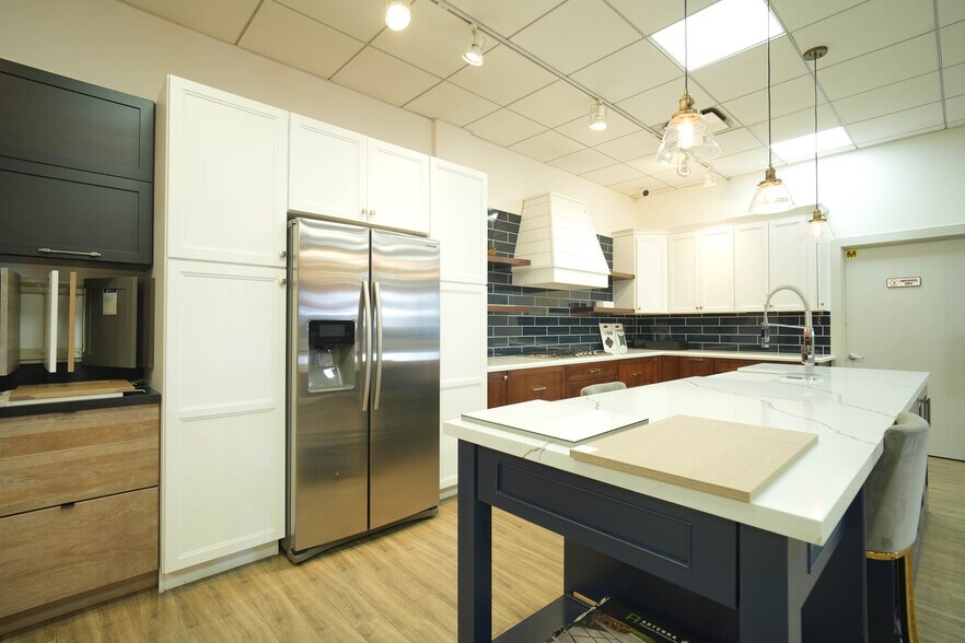 More Photos Of 11921 Sherman Way, North Hollywood Warehouse For Sale