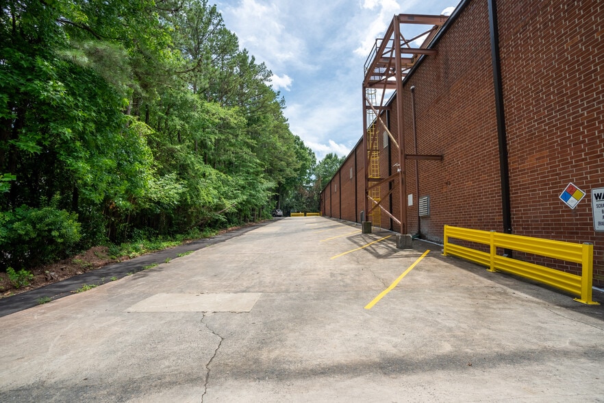 More Photos Of 11135 Monroe Rd, Matthews Distribution For Lease