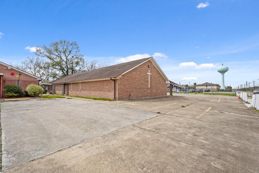 More Photos Of 3711 W Orem Dr, Houston Religious Facility For Sale