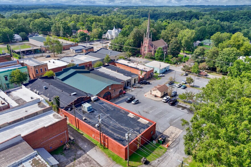 More Photos Of 110-112 Trinity St, Abbeville Storefront For Sale