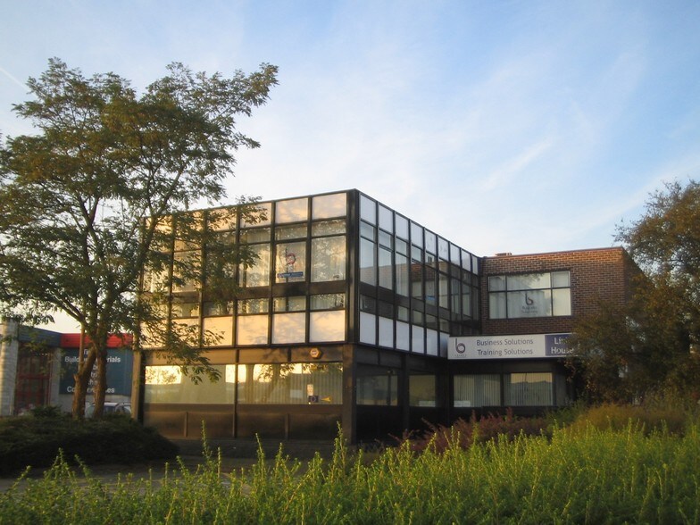 More Photos Of 35 Walmersley Rd, Bury Office For Lease