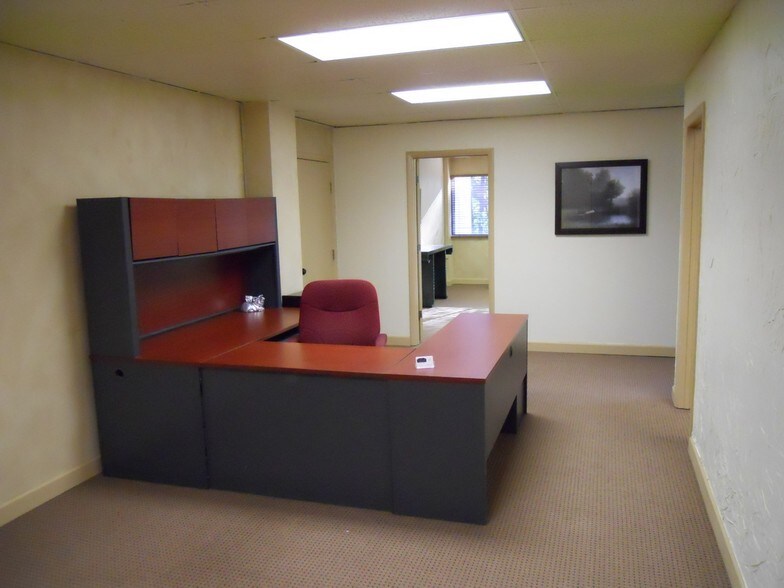 More Photos Of 32 Office Park Rd, Hilton Head Island Office For Lease