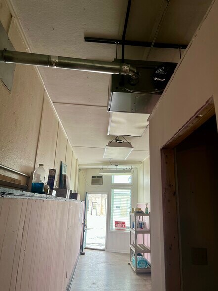 More Photos Of 51 Bridge St, Amsterdam Storefront Retail Residential For Lease