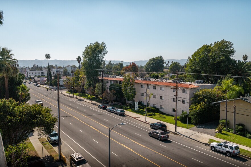 More Photos Of 6121 Woodman Ave, Van Nuys Apartments For Sale