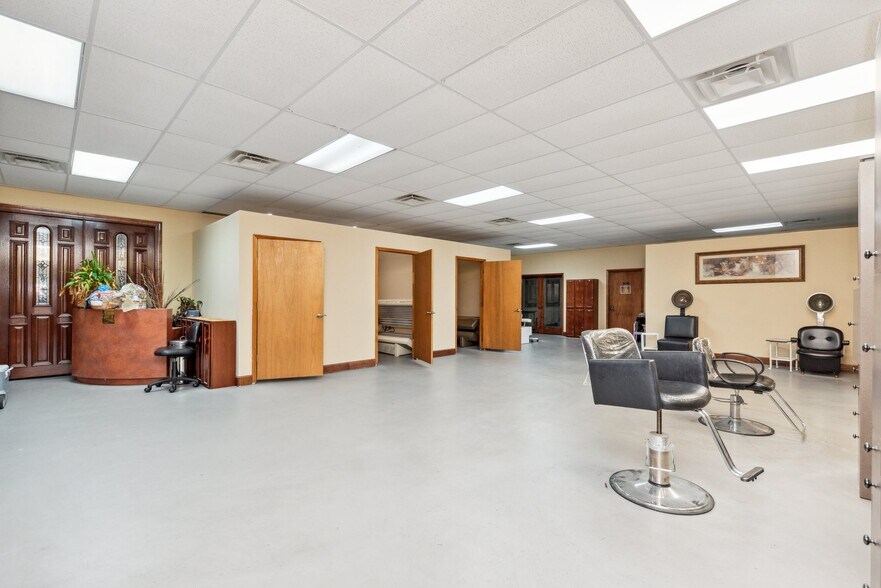 More Photos Of 470 Tucker Dr, Maysville Storefront Retail Office For Sale