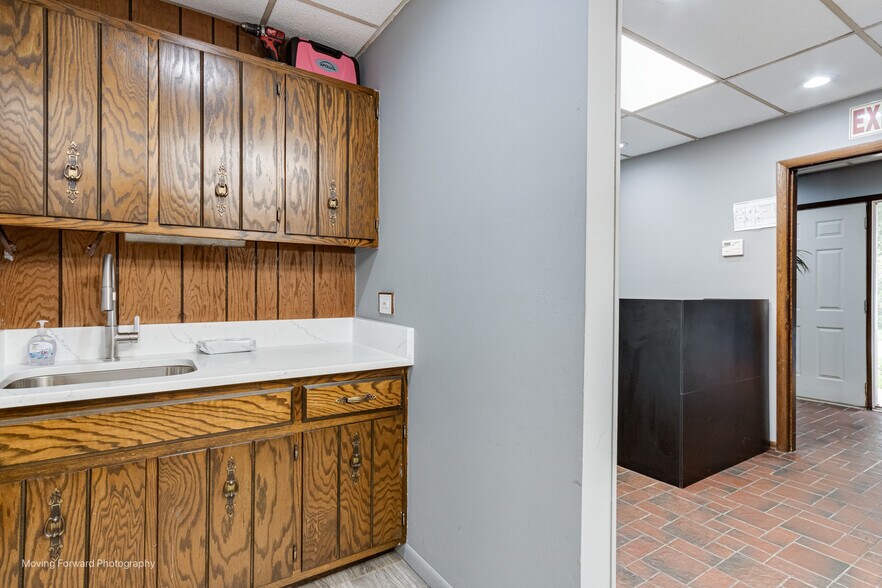 More Photos Of 2535 Bernice Rd, Lansing Warehouse For Sale