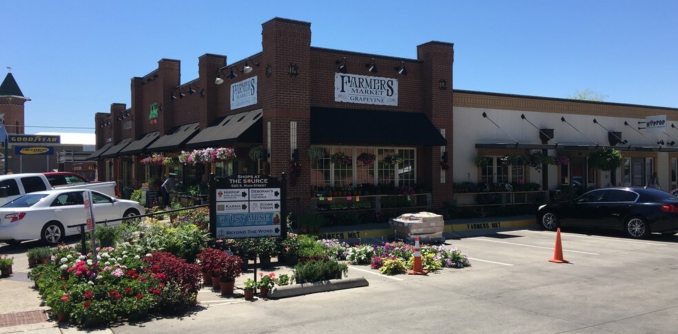 More Photos Of 530 S Main St, Grapevine Freestanding For Lease