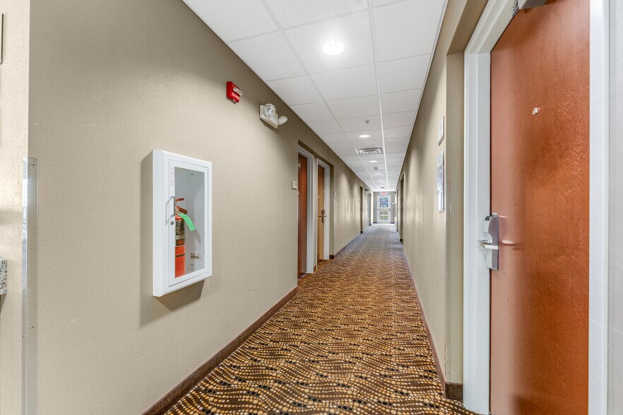 More Photos Of 20 Southland Dr, Fairmont Hotel For Sale