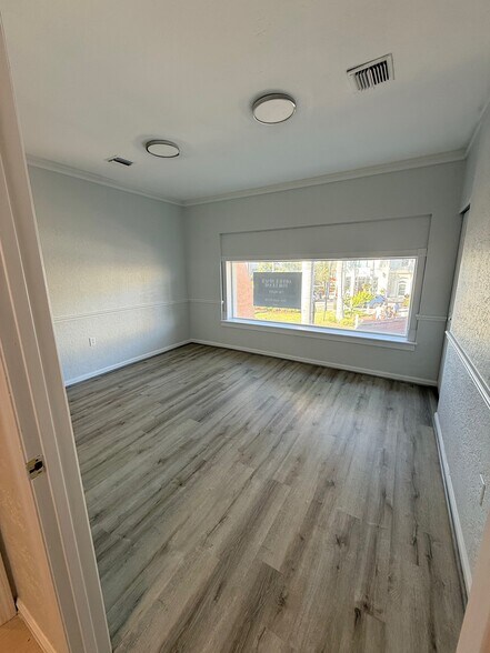 More Photos Of 325 W Venice Ave, Venice Storefront Retail Office For Lease