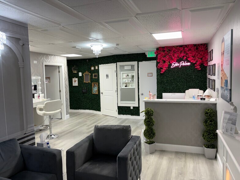 More Photos Of 3900 Broadway Ave, Fort Myers Medical For Sale