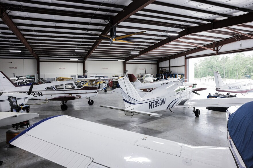 More Photos Of 15900 Schank Rd, Conroe Airport For Sale