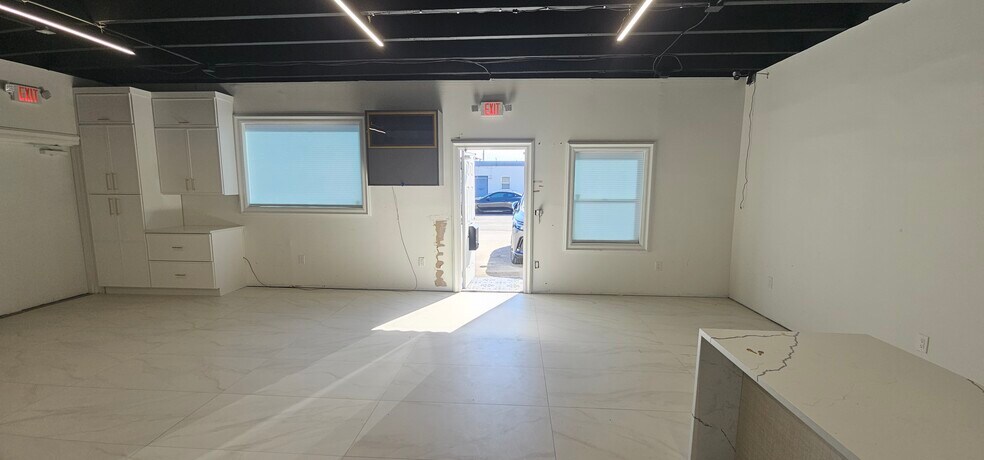 More Photos Of 211 SE 9th Ave, Boynton Beach Light Manufacturing For Lease