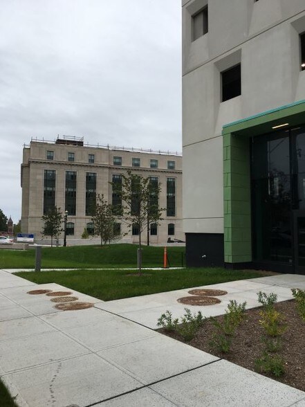 More Photos Of 315 Buckingham St, Hartford Parking Garage For Lease