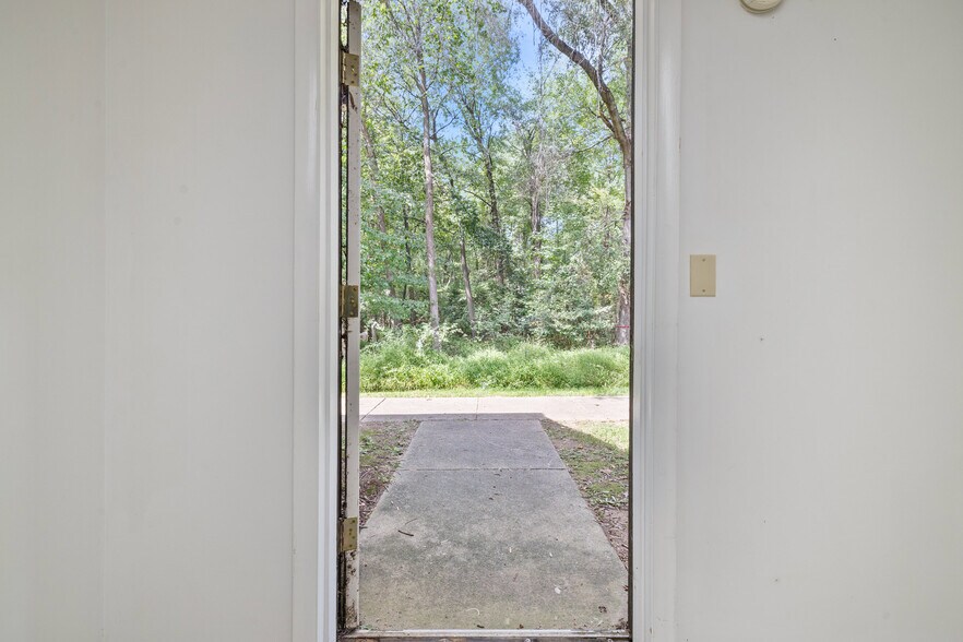 More Photos Of 5875-5881 Allentown Rd, Suitland Office For Sale