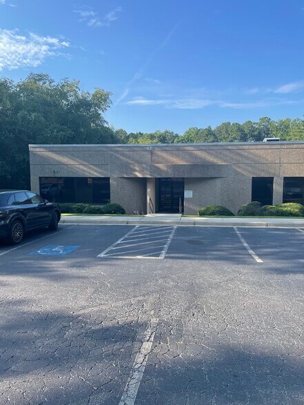 More Photos Of 2000 Lake Park Dr SE, Smyrna Office For Lease