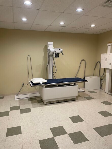 More Photos Of 10050 Roosevelt Blvd, Philadelphia Storefront For Lease