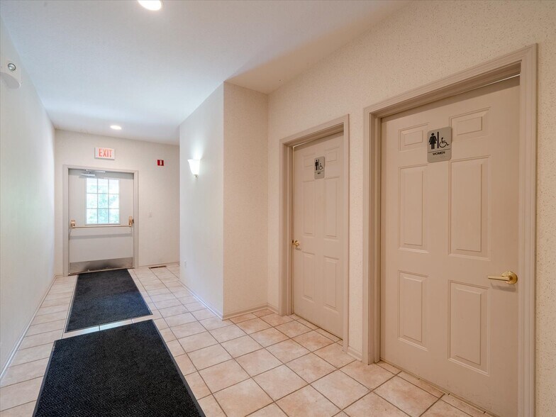More Photos Of 55 Sullys Trl, Pittsford Office For Lease