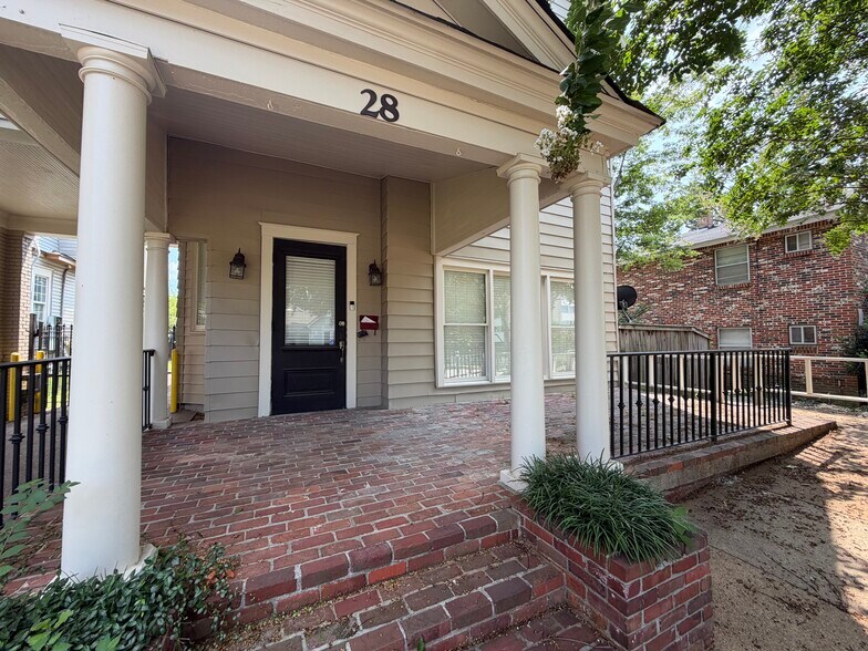 More Photos Of 28 S Idlewild St, Memphis Freestanding For Sale
