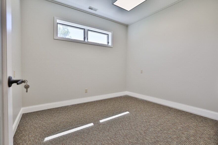 More Photos Of 340 S Fillmore St, Edwardsville Office For Lease